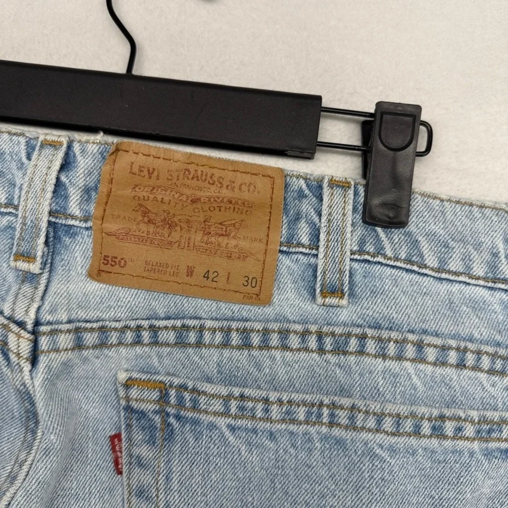Vintage Levis jeans men's 42x30 Fits 39x29 Blue Light Wash 550 Relaxed Taper USA